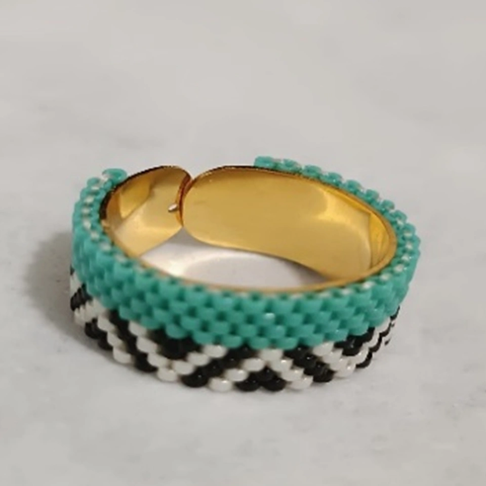 Anillo pirámide peyote en miyuki