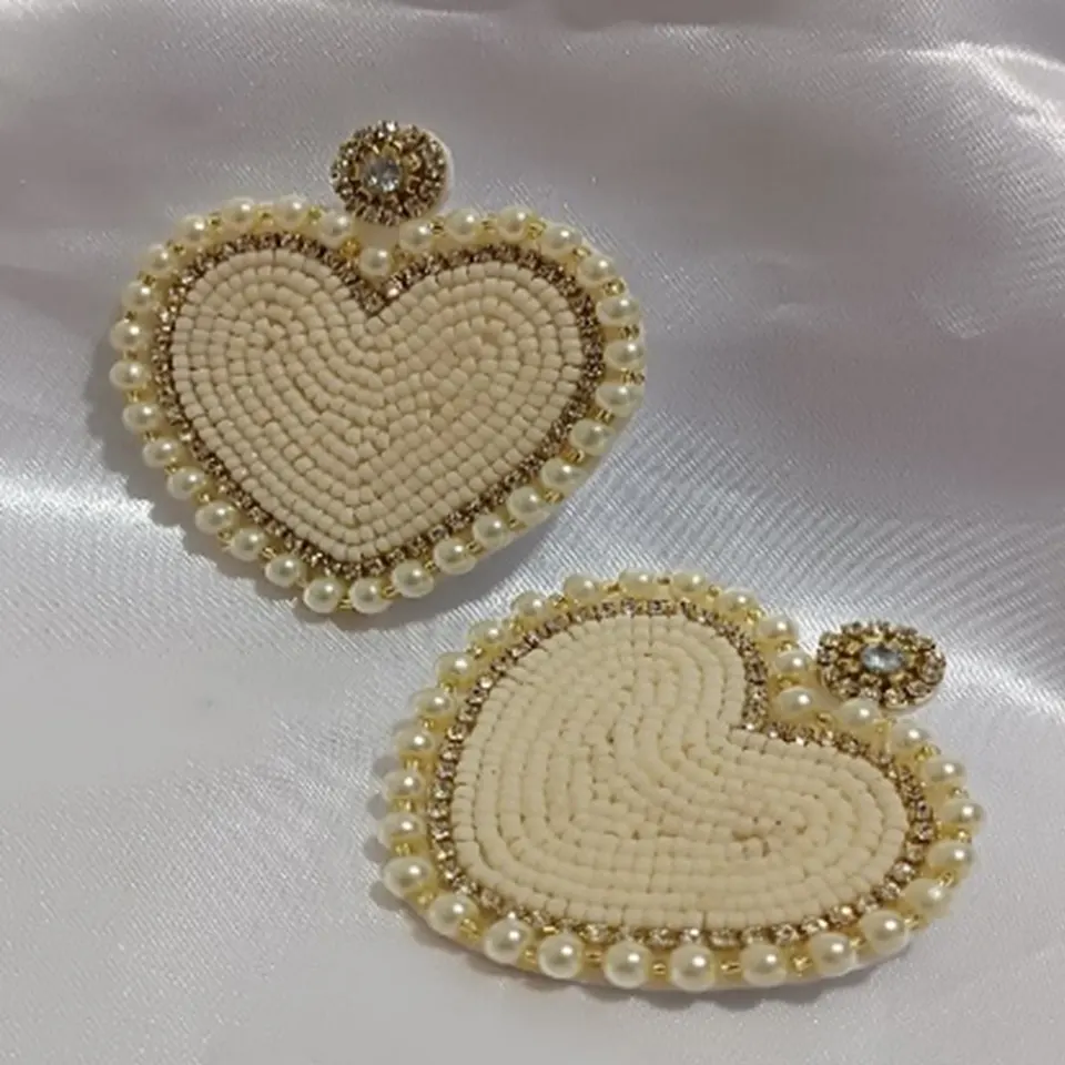 Aretas Corazón en perlas recamado en pañolency